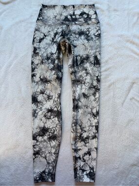 Lululemon Size 6 Marble Tie Dye High Rise Full Length Leggings Black White